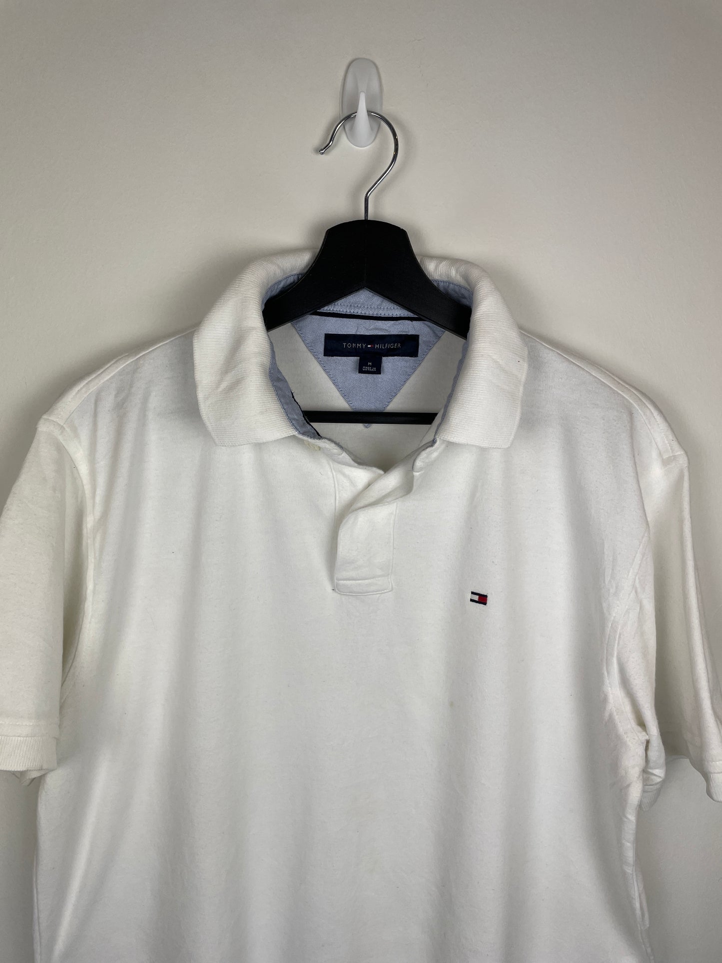 TOMMY HILFIGER POLO SHIRT (M/L)